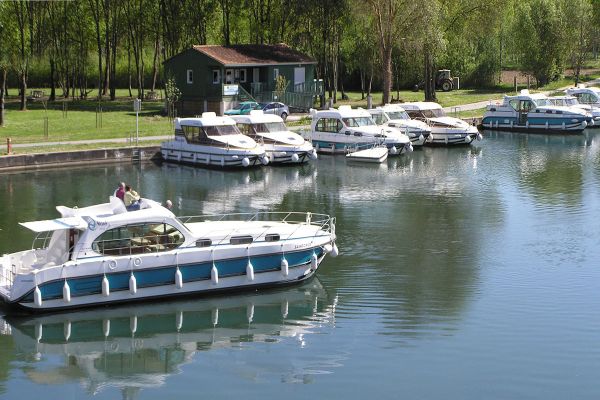 Location de bateau sans permis : c’est possible !