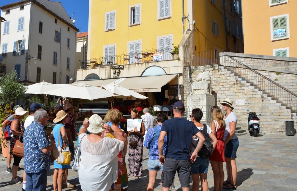 Séjour en France : pourquoi opter pour une visite guidée ?